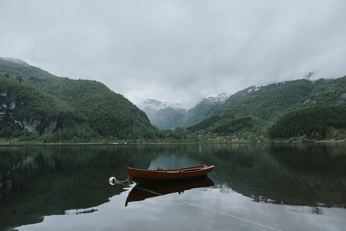 an empty lake to reflect an empty lake to reflect